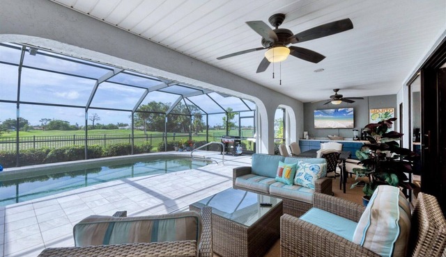 Gorgeous Newly Remodeled 3bd/2ba Golf Course, Heated Pool, Gulf Beaches, Pets Ok