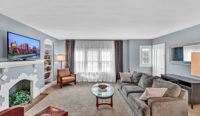 Gorgeous North Buffalo Apartment