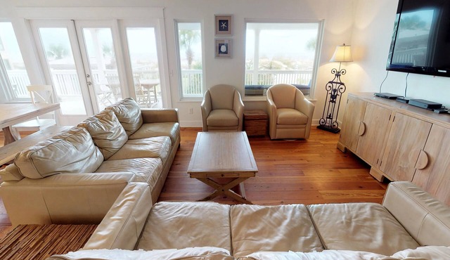 💲Gorgeous Ocean View💲 Enormous 60' DECK - 6 BD 5 BA Home – Just Steps to Ocean & Restaurants