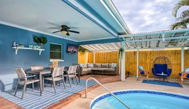GORGEOUS OASIS Heated POOL HOME 3 bed 2 bath sleeps 10. 5 Min to IRB