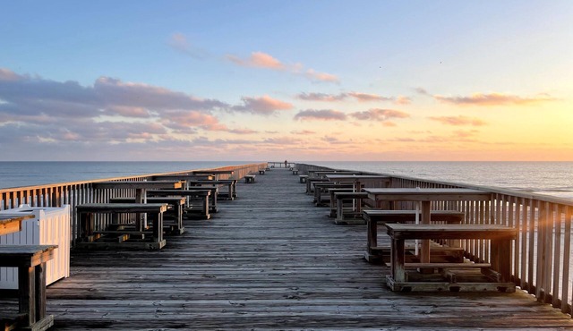 Gorgeous Ocean Views - 1 min walk to beach access!