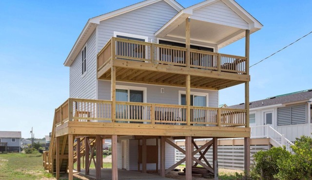 Gorgeous, Ocean View, 3 bedroom, 2 bathroom home in the heart of Kitty Hawk!