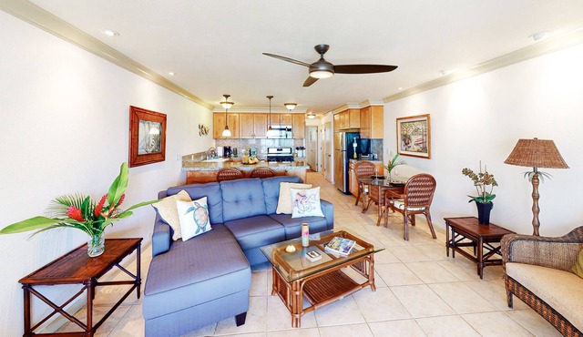 Gorgeous Oceanfront Condo on Top Floor w/ WiFi, Lanai, Water Views, Shared Pool