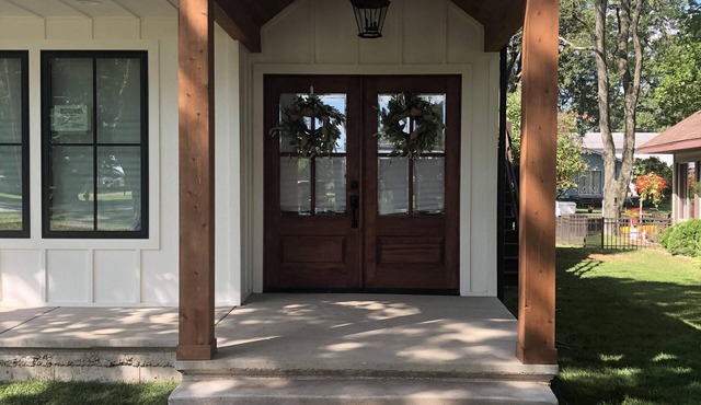 GORGEOUS! Open concept renovation. Wawasee, Oakwood Park water front!