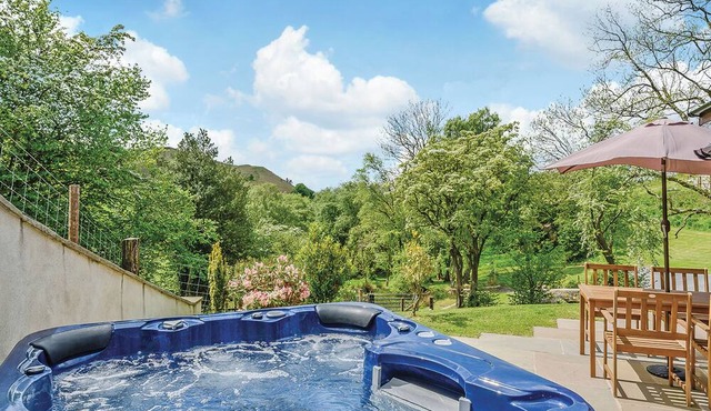 Gorgeous open plan two storey lodge.