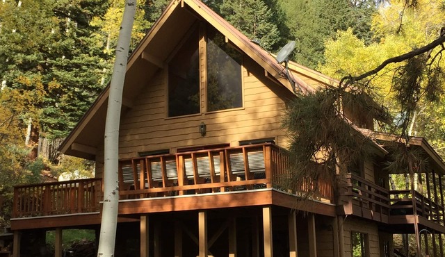 Gorgeous Ouray Cabin - Sleeps 10, Mountain View, Secluded, Convenient to town