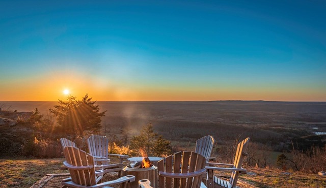 Gorgeous panoramic mountain views from the hot tub!