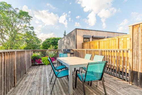 Gorgeous Park House w Parking on Queen West