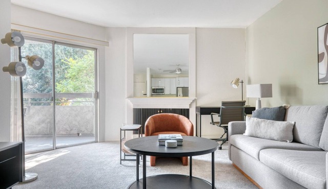 Gorgeous Pasadena 1BR w/Gym & Pool, nr Colorado Ave, by Blueground