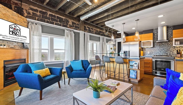 Gorgeous Penthouse Overlooking Nelson Atkins Museum!