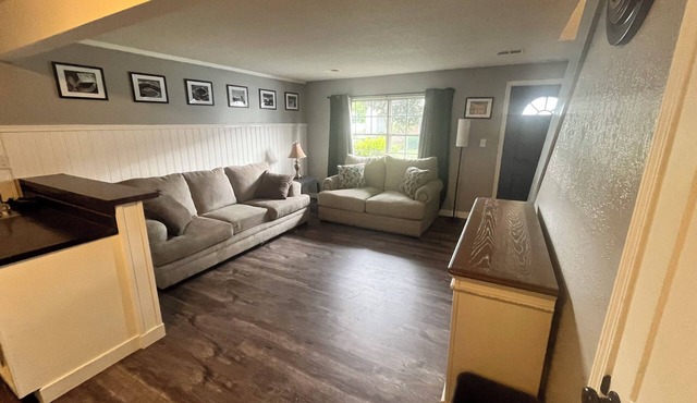 Gorgeous, Pet Friendly and Completely Remodeled 2 Bedroom condo in Independence