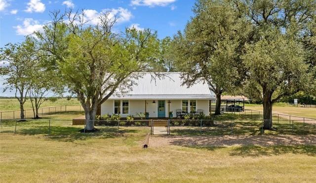 Gorgeous piece of Round Top Heaven