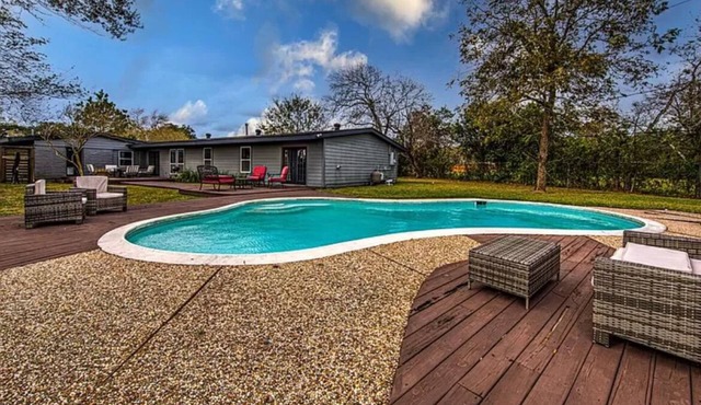 GORGEOUS POOL HOME IN THE HEART OF HOUSTON’S TOP TOURIST SPOTS! BEST LOCATION!!