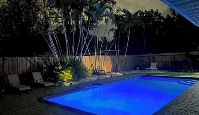 Gorgeous Pool Home Minutes to Downtown/Beaches
