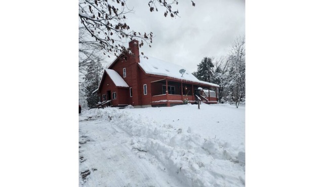 Gorgeous private pet friendly home 13 acres with horse barn close to ski resort