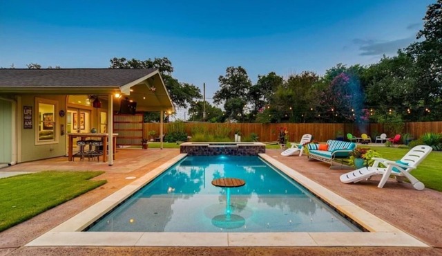 Gorgeous, Private 4 Bedroom Home w/Pool, Game Room, Gym, Large Back Yard