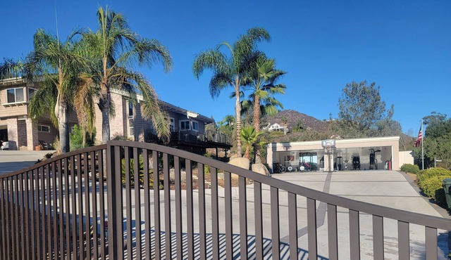 Gorgeous private gated estate in Rancho San Diego +4 car gym!