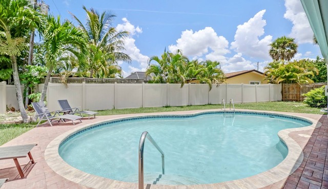 Gorgeous Private Heated Pool Home near the beaches