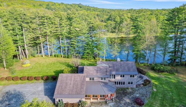 Gorgeous Private Lakefront Estate w/Hot Tub, Kayaks & Stunning Views
