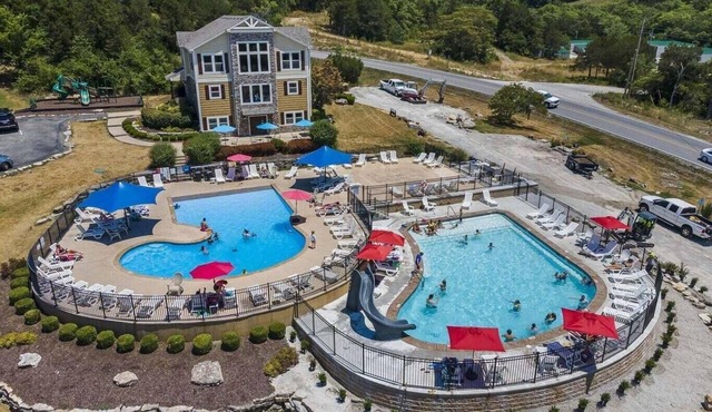 Gorgeous Private Lodge Pvt Hot Tub Pool Table No Pet fee! Pools open May 1