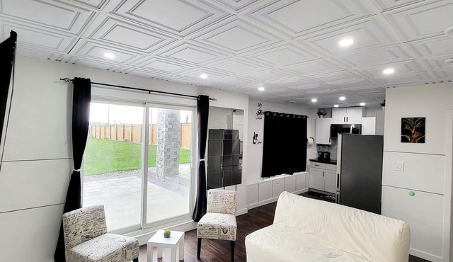 Gorgeous Private- Separate Walkout Suite- Lake View