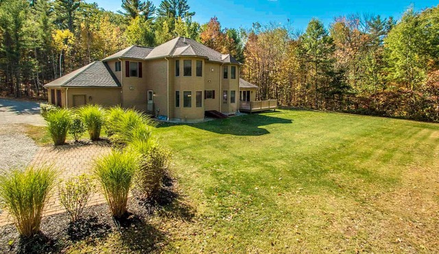 Gorgeous Private Villa - Minutes to the Saco River - Fire-pit & Yard