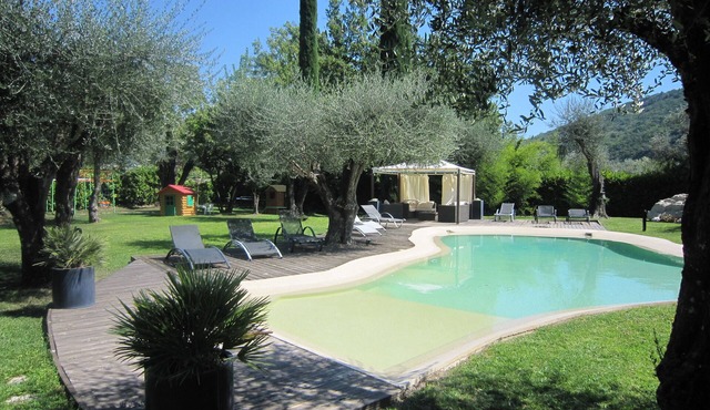 Gorgeous property with character, large garden, large pool, pool heating avail