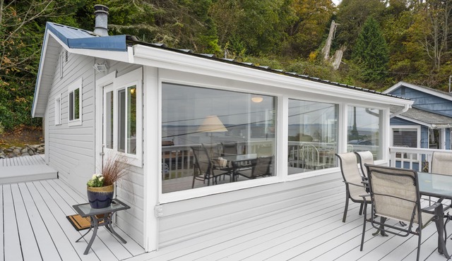 Gorgeous Puget Sound Views w/Huge Deck & Sunsets