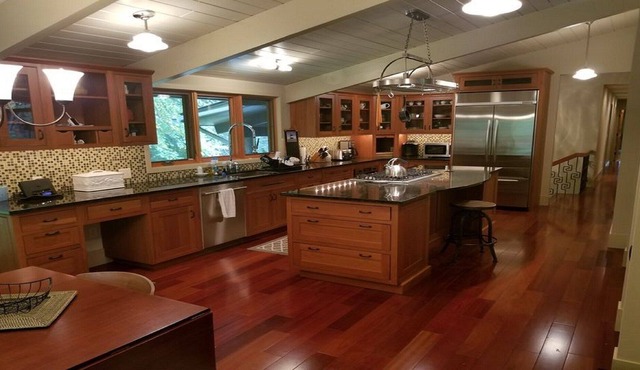 Gorgeous Quechee Vermont Golf and Ski House Sleeps 12