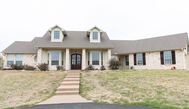 Gorgeous Ranch House on 18 acres