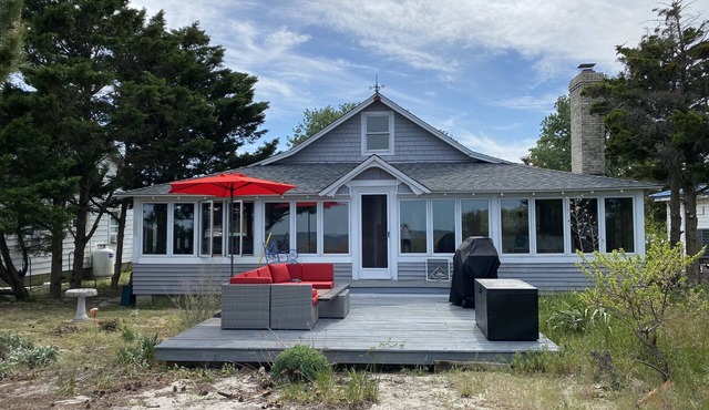 GORGEOUS, RECENTLY RENOVATED, WATERFRONT COTTAGE