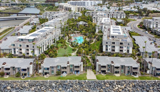 Gorgeous Remodel! Ocean Views from Single-level 2 BR Cottage. 1040 Sq Ft