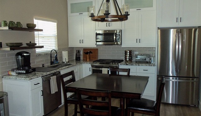 GORGEOUS REMODELED HOME 🏝 NEAR VENTURA BEACHES
