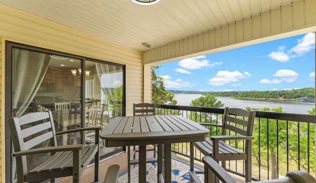 Gorgeous Renovated Table Rock Lakefront Retreat