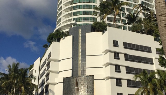 Gorgeous renovated corner 1bd 2bath bayview apt with 2 complimentary passes