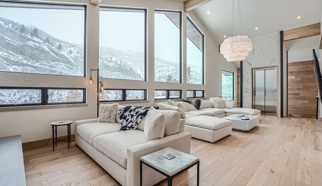 Gorgeous Residence, Hot Tub, Game Room, Minutes to Slopes