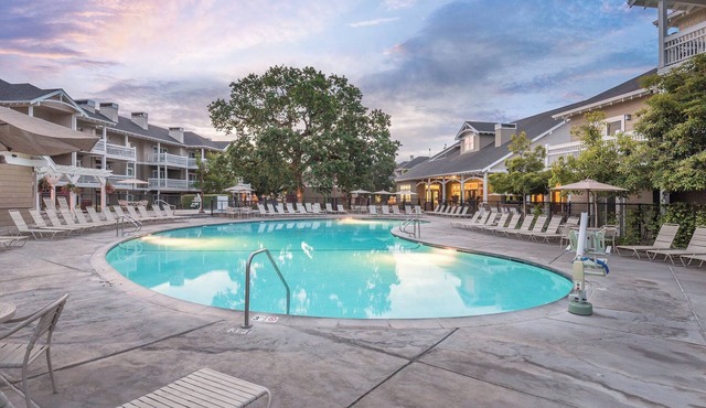 Gorgeous Resort in California Wine Country, Windsor!