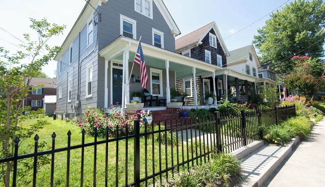 Gorgeous retreat across from yacht club, the Choptank, and IronMan finish line!