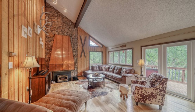 Gorgeous Rippling Waters! Private Hot Tub- Spectacular Views!