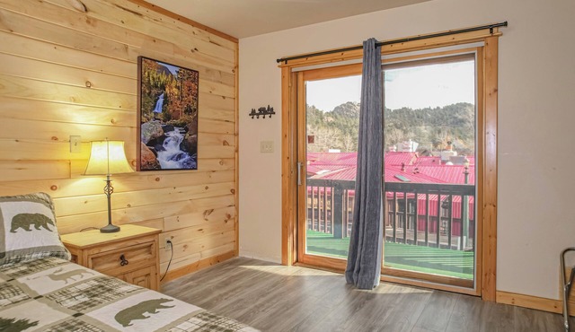 Gorgeous River Motel with Views - NR200