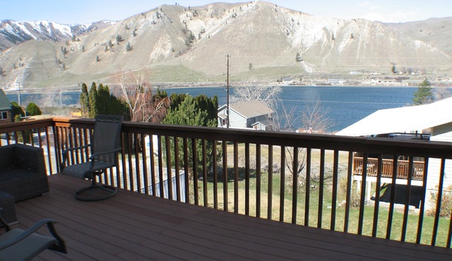 Gorgeous river view -Winter & Summer fun-