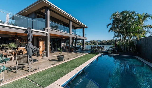 Gorgeous Riverfront 5BR House with Pool