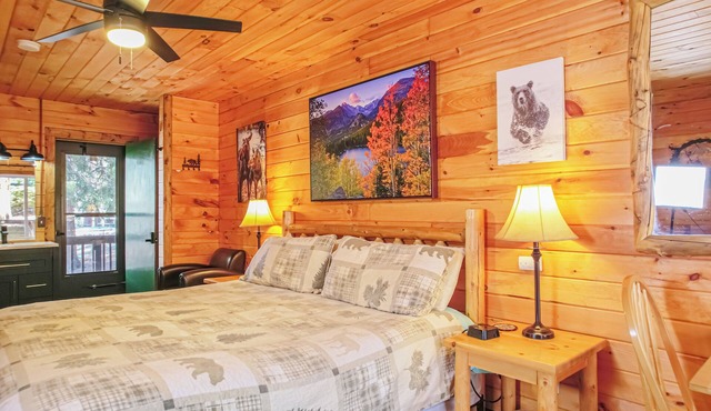 Gorgeous Riverfront Suite with Views R4