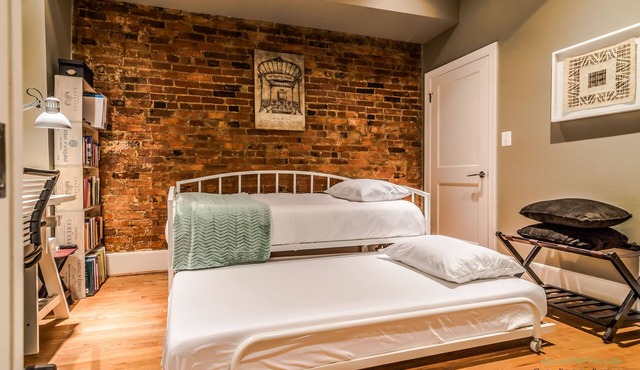Gorgeous Row House 4 BR w/ 2 Parking! Walk to Metro & DC Monuments!