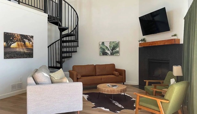 Gorgeous, Secluded Hill Country Escape Near River + Game room!