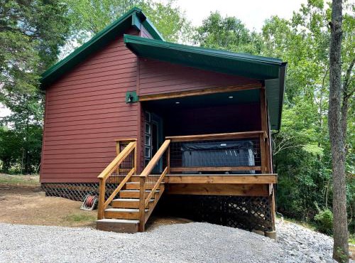 Gorgeous Secluded Wooden Cabin in Carbondale, Illinois