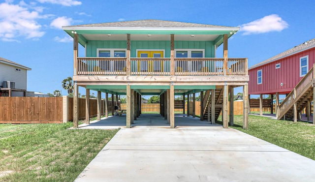 Gorgeous side-by-side beach houses with furnished decks, AC, & full kitchens