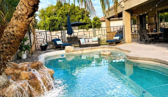 Gorgeous Single Level home- poolside -4BD- Heated pool available