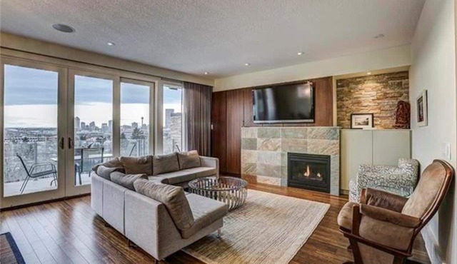 Gorgeous Skyline and Mountain View Property Refreshing Swim Spa Pool and Hot Tub