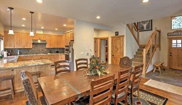 Gorgeous South Lake Tahoe Home with Private Hot Tub!